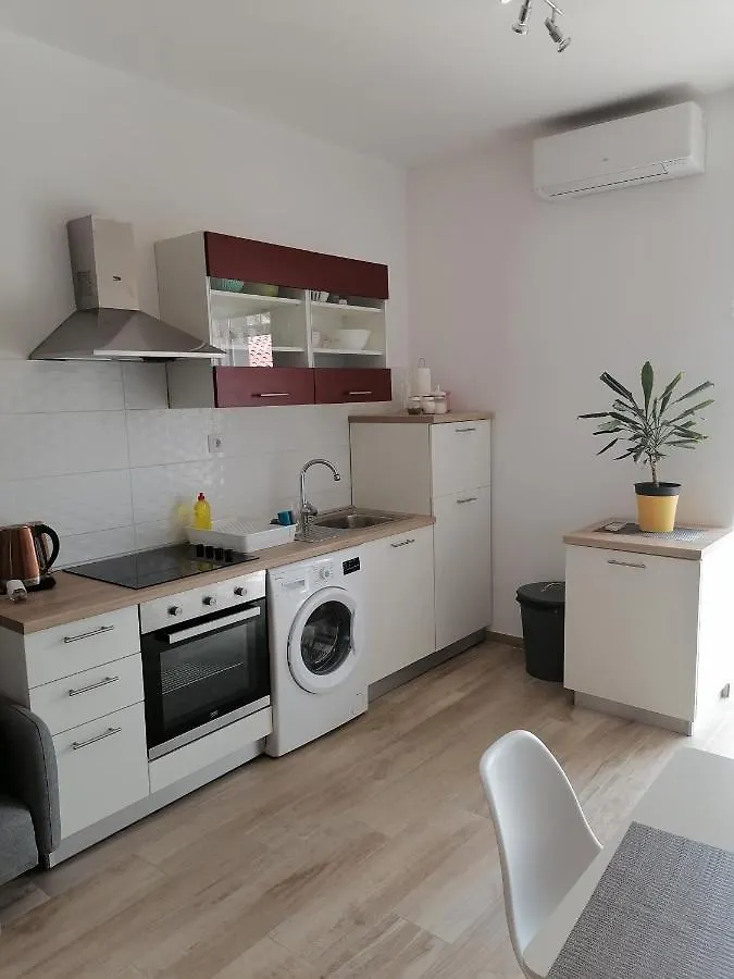 Kupus By Arena Apartment Pula
